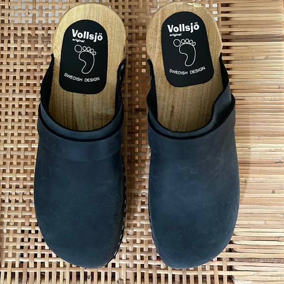 Brand New Swedish Vollsjö 100% Leather CLOGS in black. Alder wood sole.Size 10. - Picture 2 of 6